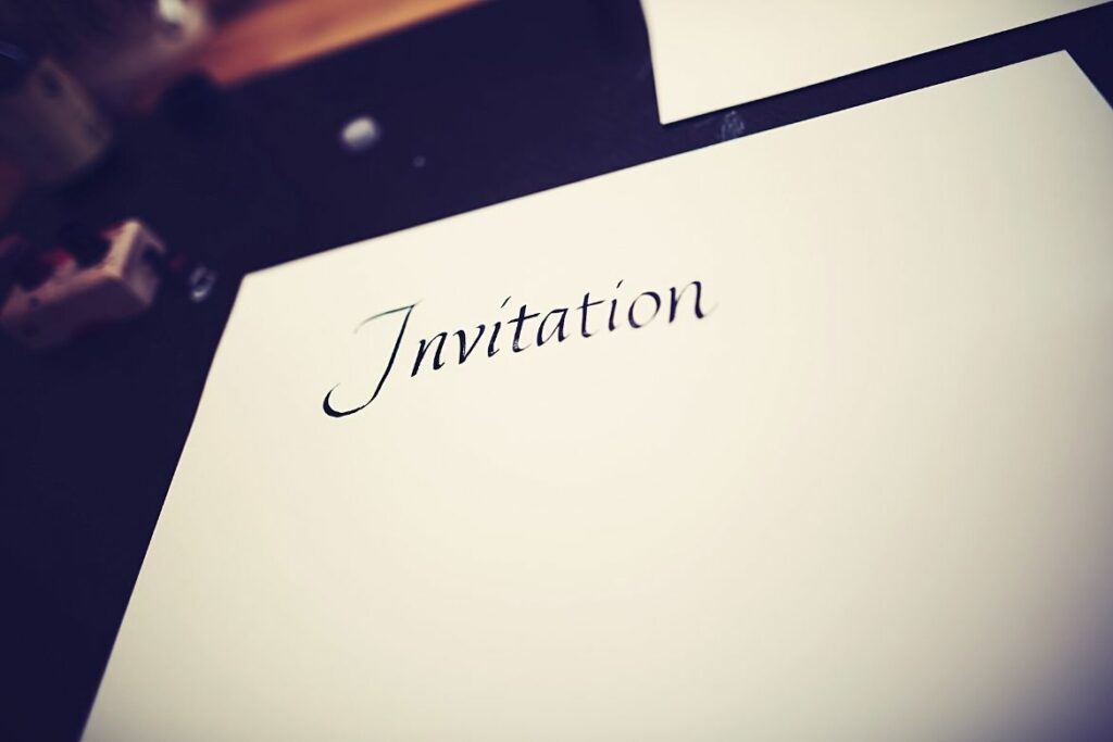 Ilustrasi contoh jenis kertas undangan